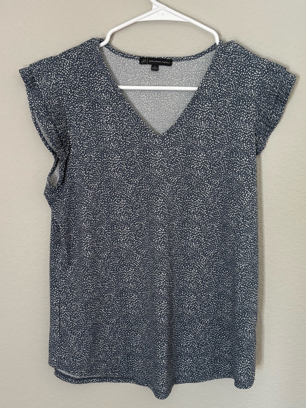 NWOT Adrianna Papell Navy and White V-Neck Cap Ruffle Sleeve Blouse - S